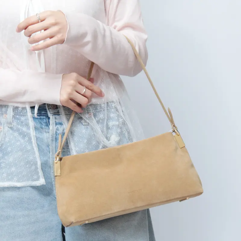 AURORA BAGUETTE スエード ショルダーバッグ