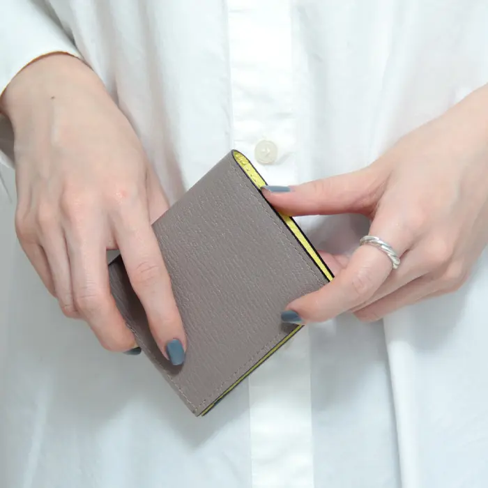L'arcobaleno ラルコバレーノ ゴートレザー 二つ折り ミニウォレット ≪7月末≫TORTORA/YELLOW