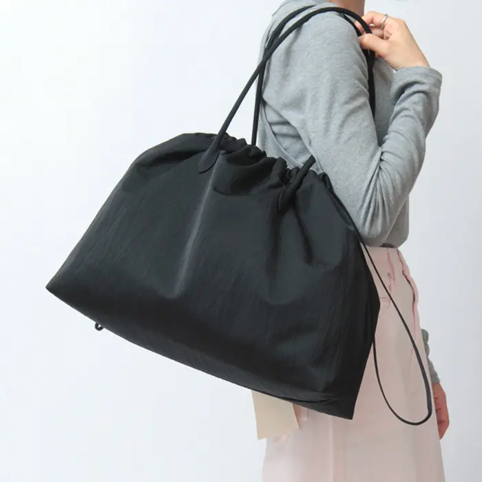 MARY AL TERNA メアリオルターナ WRING ナイロン 巾着 トートバッグ BLACK