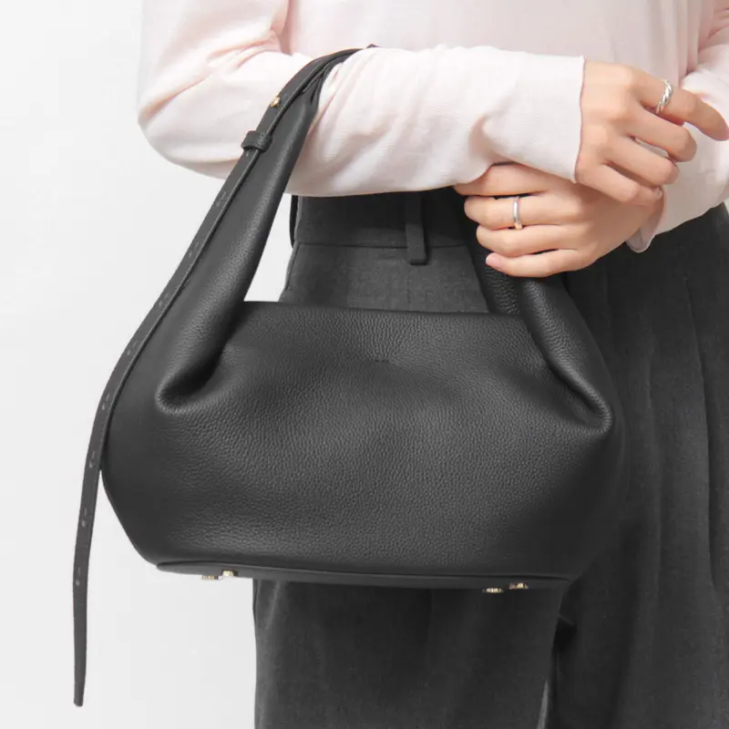 PUNTI. プンティ OVOLO ⽜シュリンクレザー ワンハンドルバッグ BLACK