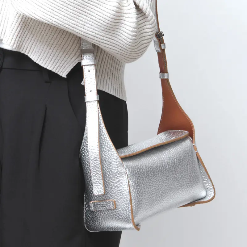 GIANNI CHIARINI ジャンニキアリーニ PENELOPE レザー ショルダーバッグ (S)