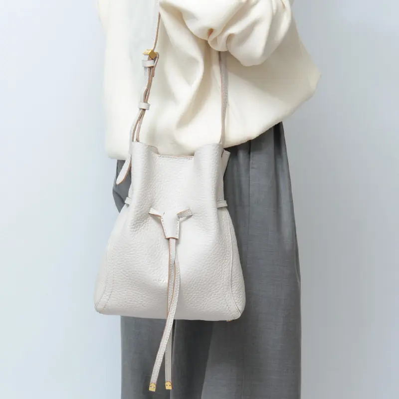 SIENNA（シエナ） レザー 巾着 ショルダーバッグ (M)