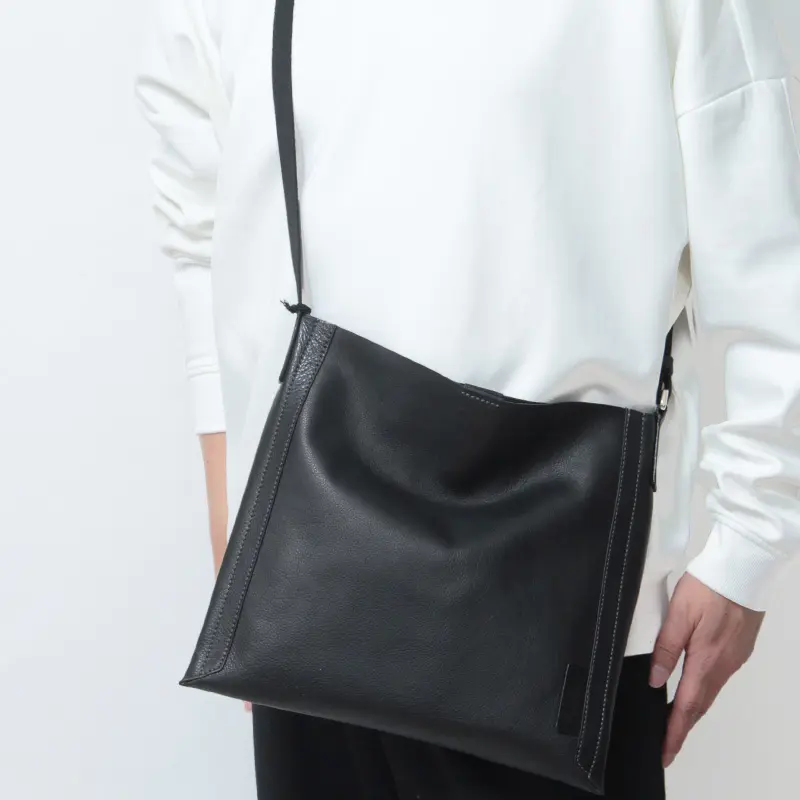 LINDO シュリンクレザー ショルダーバッグ